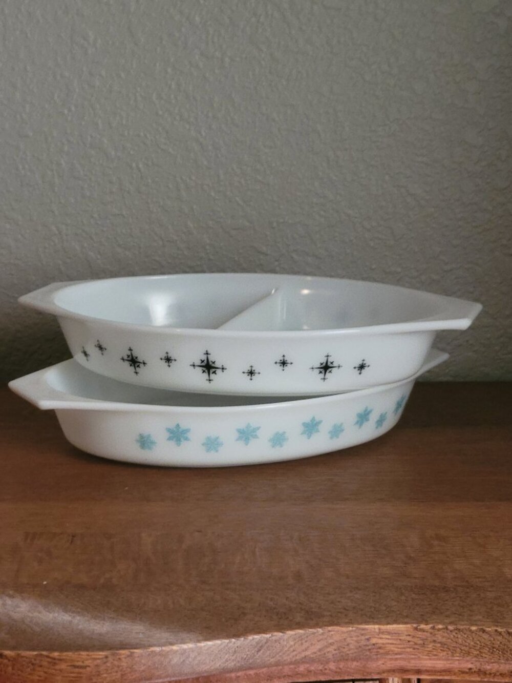 Vintage Pyrex Turquoise Snowflake/White & Atomic Compass 1.5 Qt Oval Casseroles